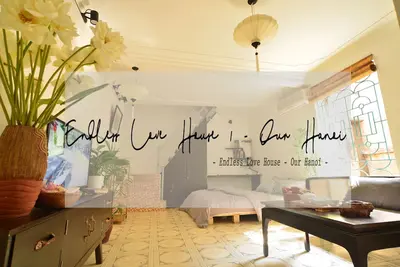 Image de ★★★ Endless Love House 1 ★ Famille d'accueil à 5 minutes du lac Hoan Kiem ★ Jardin romantique de Rosies