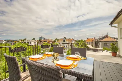 Image de Profitez de votre terrasse privée près de City Park!