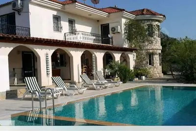 Image de Olive Grove avec belle piscine