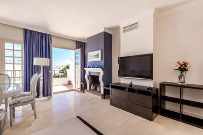 Image de Maison de ville à Aloha Pueblo avec vue sur la mer, Marbella