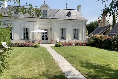 Authentique maison de charme du 19 ème avec grand parc, rivière au fond, piscine