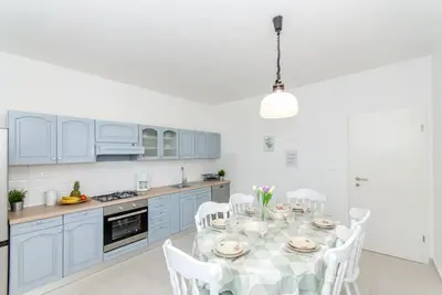 Image de Appartement avec 3 chambres, grande terrasse, à 40 m de la mer