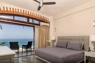 Image de 2 Br condo en bord de mer # 7