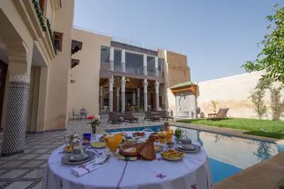 Image de Superbe chambre lits jumeaux luxueuse à la piscine du Palais Houyam