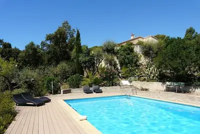 Image de Vue magnifique mer et collines, piscine, très calme. Sur 1 terrain de 1, 5 ha.