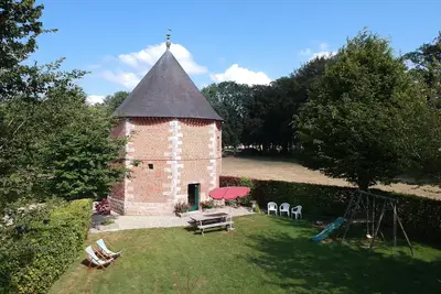 Image de Calme, insolite, piscine privée, jardin bucolique arboré et entouré de prairies