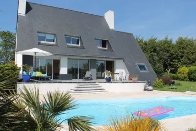 Image de Maison individuelle avec piscine privative chauffée