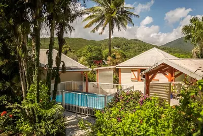 Image de Villa avec piscine à partager, dans le résidence Les Jardins de Pointe Noire