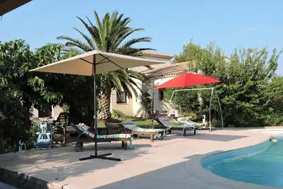 Image de Appartement climatisé avec piscine Eyragues dans un écrin de verdure