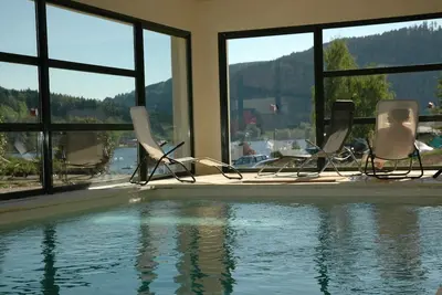 Image de Vue lac, piscine, hammam, 75 m², 2 ch. 2 Sdb. Idéal couple avec 2 enfants