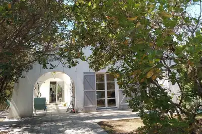 Image de Villa in les abatilles area, quiet dead-end street, house with garden