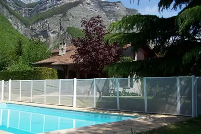 Image de Grande maison familiale avec piscine privative - vue magnifique montagnes