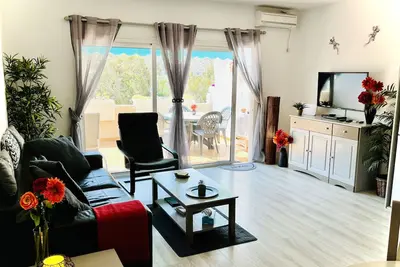 Grand appartement de 2 chambres avec piscine sur le toit, Puerto de Mogan. Uk Tv et WiFi