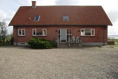 Image de 730m2 de Prestige Piscine Maison w / vue sur le fjord et le paysage et le chemin vers la plage.