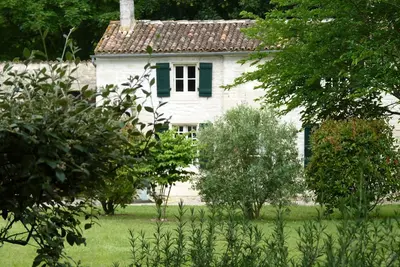 Image de Cottage dans une propriété du 17siècle bordant la rivière Charente