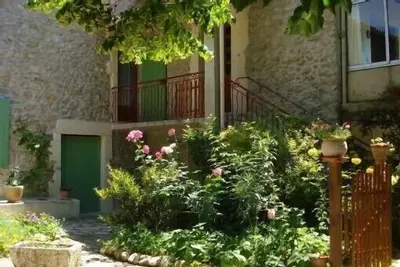 Image de Location appartement dans mas provencal, en pleine campagne (les lauriers)