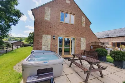 Image de Cottage Plumtree avec bain à remous privé, pour 6 personnes