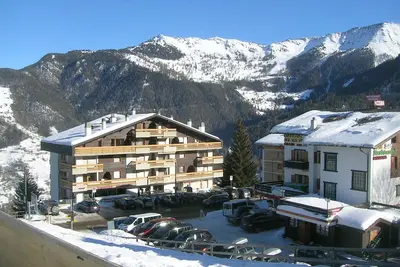 Image de Appartement spacieux au centre de La Tzoumaz, 150 mètres des cabines, max 5pers.
