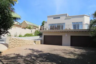 La Casa Karina is located on Blythedale Beach on the Dolphin Coast