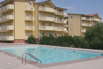 Image de Appartement de vacances de luxe avec deux chambres et deux balcons à 5 minutes de la plage pour 6 personnes
