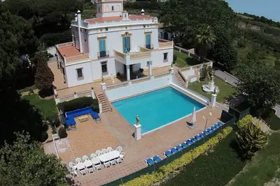Image de Villa touristique avec beaucoup de personnalité et d'intimité. Piscine, jardin, barbecue