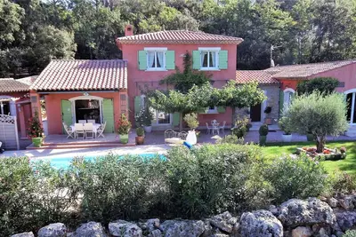 Image de villa provencale de caractère indépendante avec piscine privée