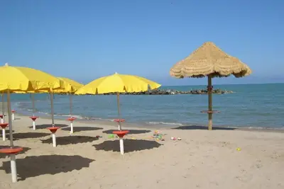 Image de Pretty villa's view has the wow factor midway between beach and mountains