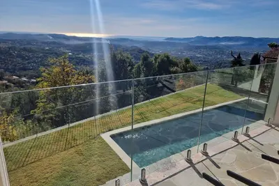 Image de Villa neuve, vue panoramique sur la mer, environnement calme. Climatisation