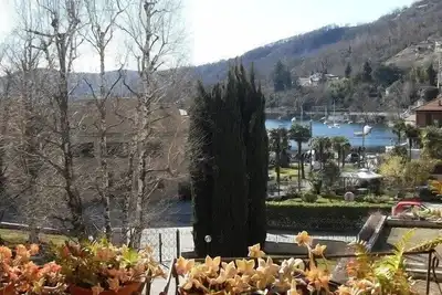 Image de Près de Stresa, Lesa appartement avec grande terrasse surplombant le lac. Wi-Fi