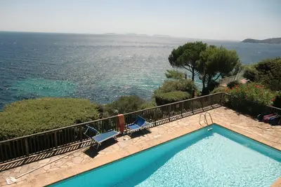 Image de Pieds dans l'eau - à pied à la plage sans traverser de route - vue mer de 180°