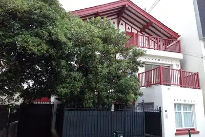 Image de Belle maison face à l'océan dans le vieux Biarritz