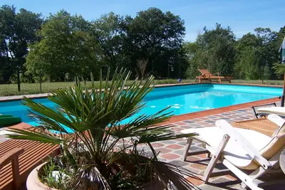 Image de Ancienne ferme rénovée, charmante, avec piscine, parc et jardin privé