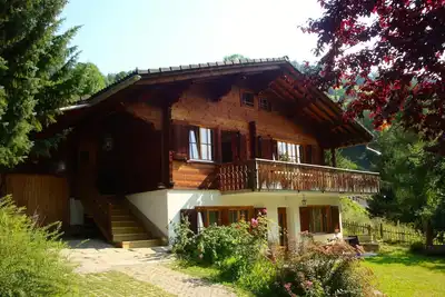 Image de chalet spacieux avec grand jardin sur le versant sud-dessus Küblis - Klosters / Davos