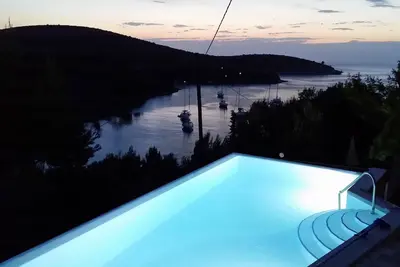 Image de A1 Appartement de la villa Sonia & Teo, Hvar, Croatie avec piscine à débordement chauffée