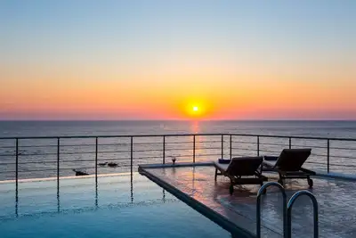 Image de Villa spacieuse dans une nature préservée directement au bord de la mer - un paradis