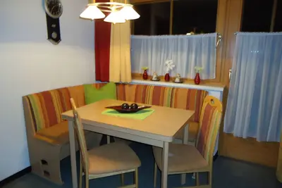 Image de Appartement confortable situé sur une colline.