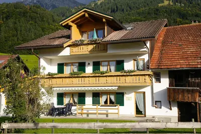 Image de Appartement avec espace bien-être de 600 m² dans l'hôtel voisin et billet de train de montagne été / automne