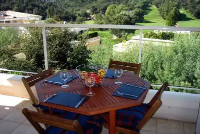 Image de Cannes / Mandelieu Lux apt. Bassin; Wifi; Sat Tv; Clim; Le golf; 3 piscines. Proche des plages