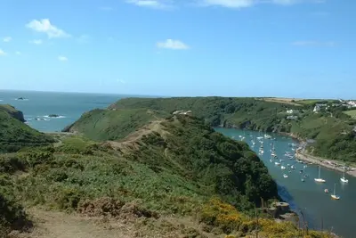 Image de Delightful family cottage, large garden overlooking harbour entrance.