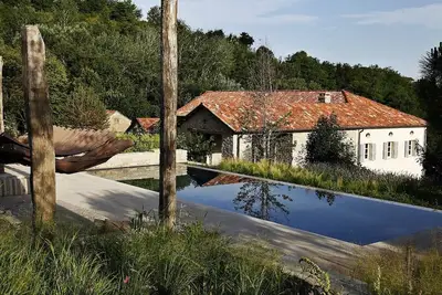 Image de Dans le Langhe, superbe luxueux conçu de nouvelles maisons avec refroidissement par le sol.