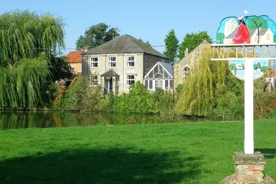 Image de Premier Holiday Cottage (converted chapel) à Wereham Norfolk