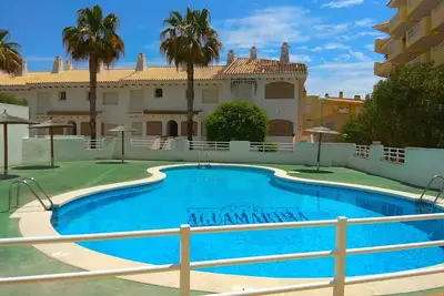 Image de Bel appartement climatisé avec piscine, en bord de mer (4 personnes)