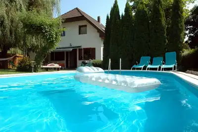 Image de Chalet de vacances pour 8 personnes avec piscine, air conditionné dans un endroit calme