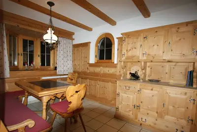 Image de confortable appartement duplex 4 1/2 chambres avec u Arvenstube vue sur la vallée à Klosters