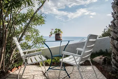 Image de Près de la plage, maison individuelle avec grand jardin et vue fantastique sur la mer