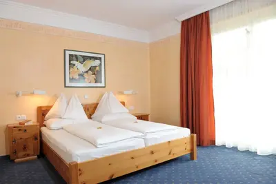 Image de Appartement confortable pour 2 personnes, sur une colline au-dessus du lac Wörthersee