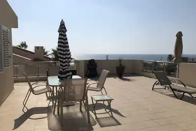 Image de Penthouse de 2 chambres, situé en bord de plage