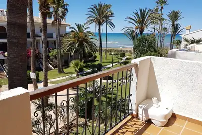 Image de 1ªLínie! Directement sur la plage, vue sur la mer, piscine, climat, Wifi