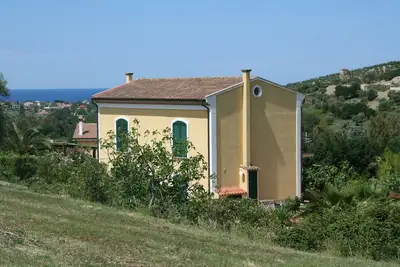 Image de appartements pour familles dans l'ancien vignoble avec vue sur la mer