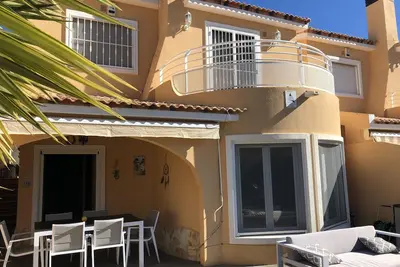 Image de Belle villa - très ensoleillée avec 3 chambres et une grande piscine commune